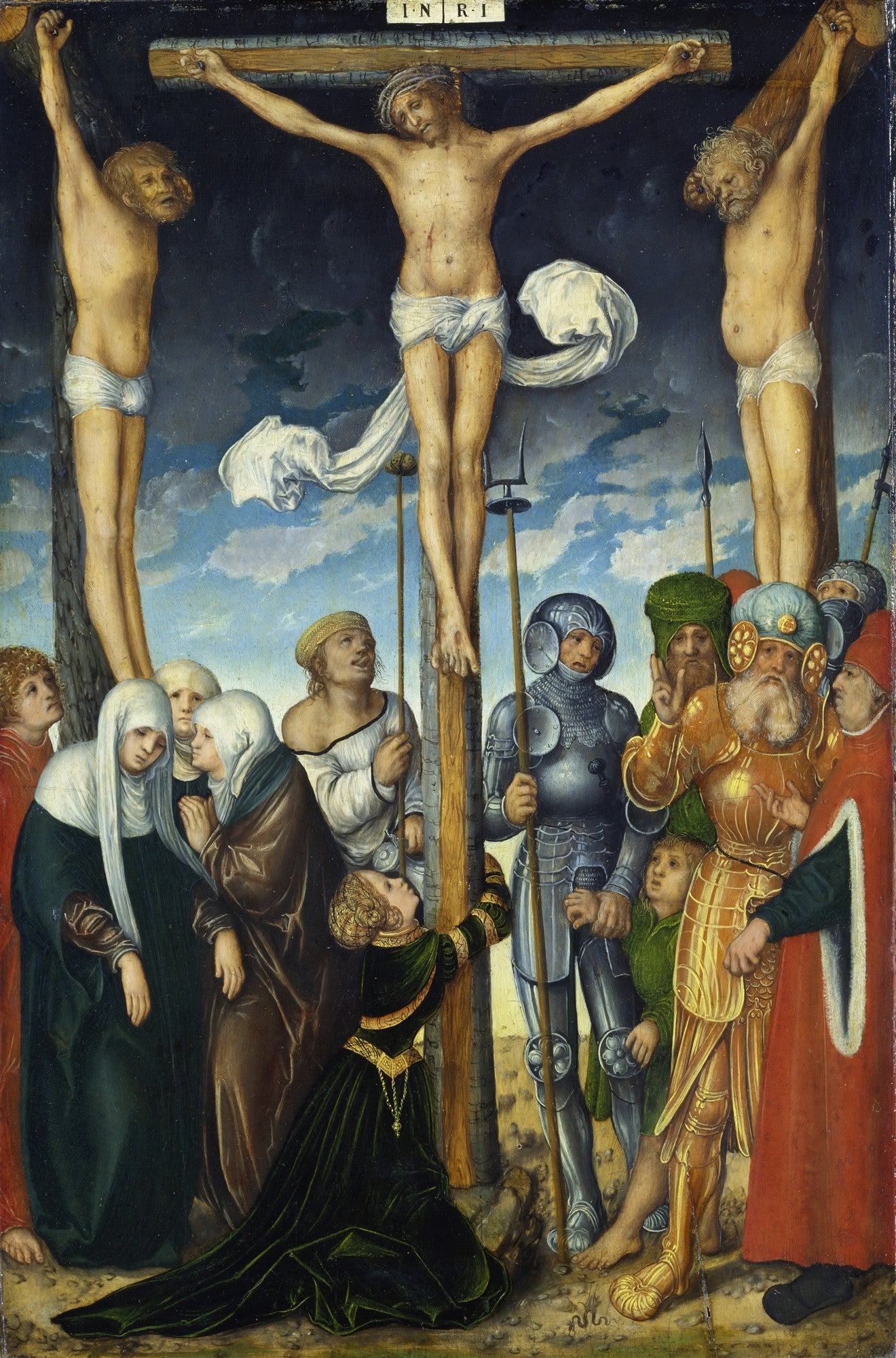 Pintura 'A Crucificação' de Lucas Cranach o Velho, mostrando Jesus Cristo e dois ladrões crucificados, com Maria, João e outras figuras chorando e observando na base das cruzes, sob um céu escuro e dramático.