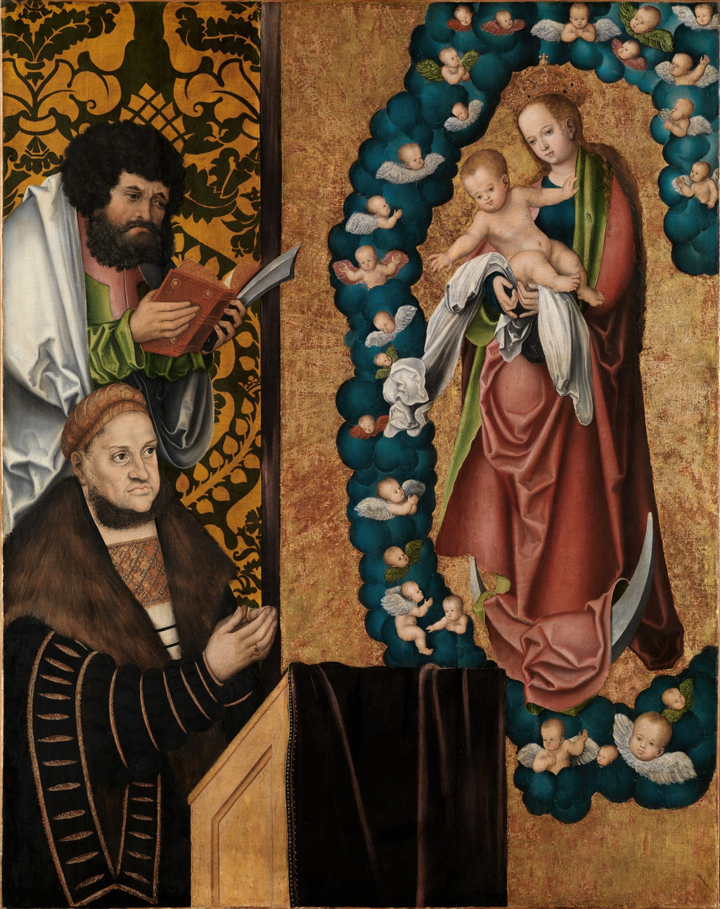 Pintura renascentista de Lucas Cranach, o Velho, mostrando a Virgem Maria segurando o Menino Jesus, ladeada por São Pedro com um livro e São Lucas com uma paleta e pincel, e um doador ajoelhado. Querubins e tons dourados preenchem o fundo.