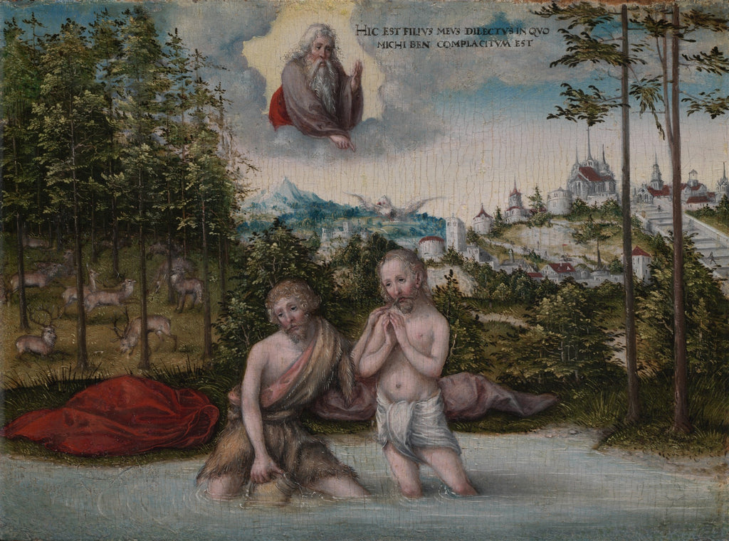 Quadro decorativo 'O Batismo de Cristo' de Lucas Cranach, o Velho, mostrando João Batista e Jesus no rio, com Deus Pai e o Espírito Santo acima, e uma paisagem florestal e urbana ao fundo.
