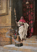 Quadro decorativo com um homem de pele escura, vestido com túnica branca e capuz vermelho, segurando um cajado cerimonial. Ele está em uma escadaria de pedra, ao lado de uma parede ornamentada e uma cortina vermelha. Um incensário emite fumaça azulada no primeiro plano.