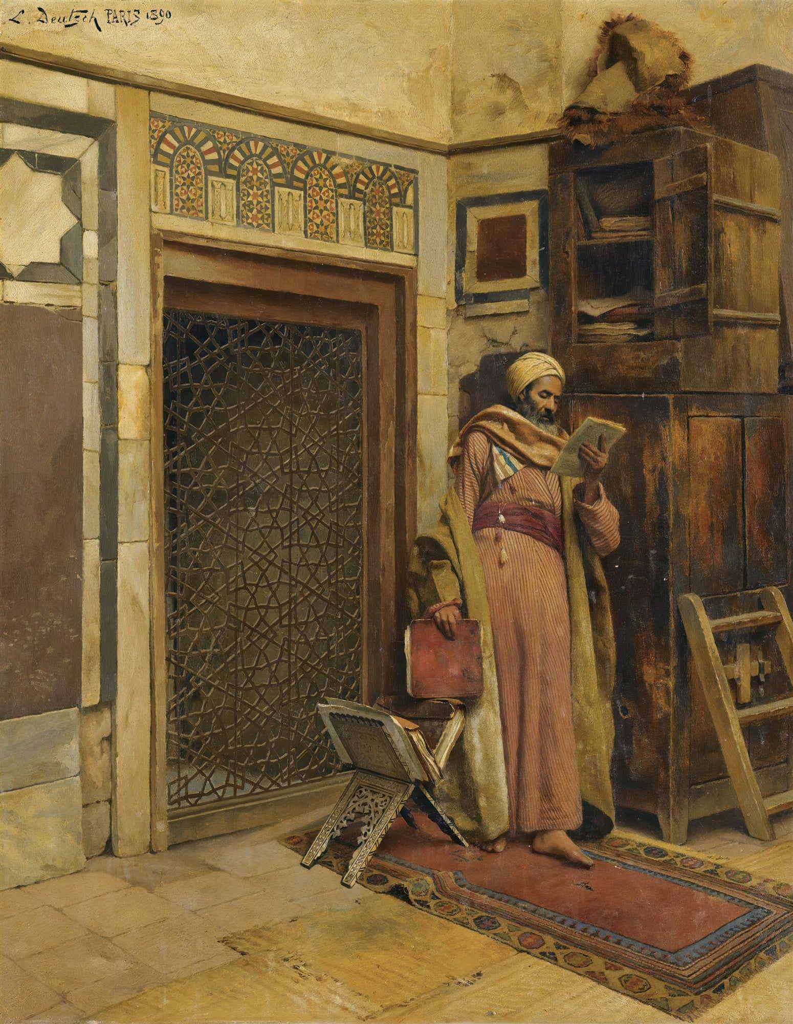 Pintura a óleo de Ludwig Deutsch, 'O Estudioso', retratando um homem de turbante lendo um livro em um interior ornamentado do Oriente Médio, com detalhes arquitetônicos e um tapete oriental no chão.