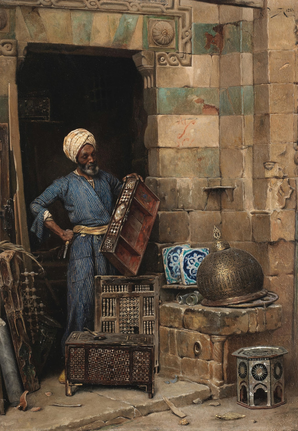 Pintura a óleo de um vendedor de caixas em um mercado oriental. Um homem de turbante e túnica azul listrada segura uma caixa decorada, cercado por outros objetos artesanais e paredes de pedra.