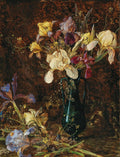 Jarro com Íris, pintura a óleo de Marie Egner. A obra retrata um arranjo floral de íris em tons de roxo, amarelo e branco dentro de um jarro escuro, com fundo marrom texturizado. As flores estão desabrochando e caídas, com folhagens verdes ao redor.