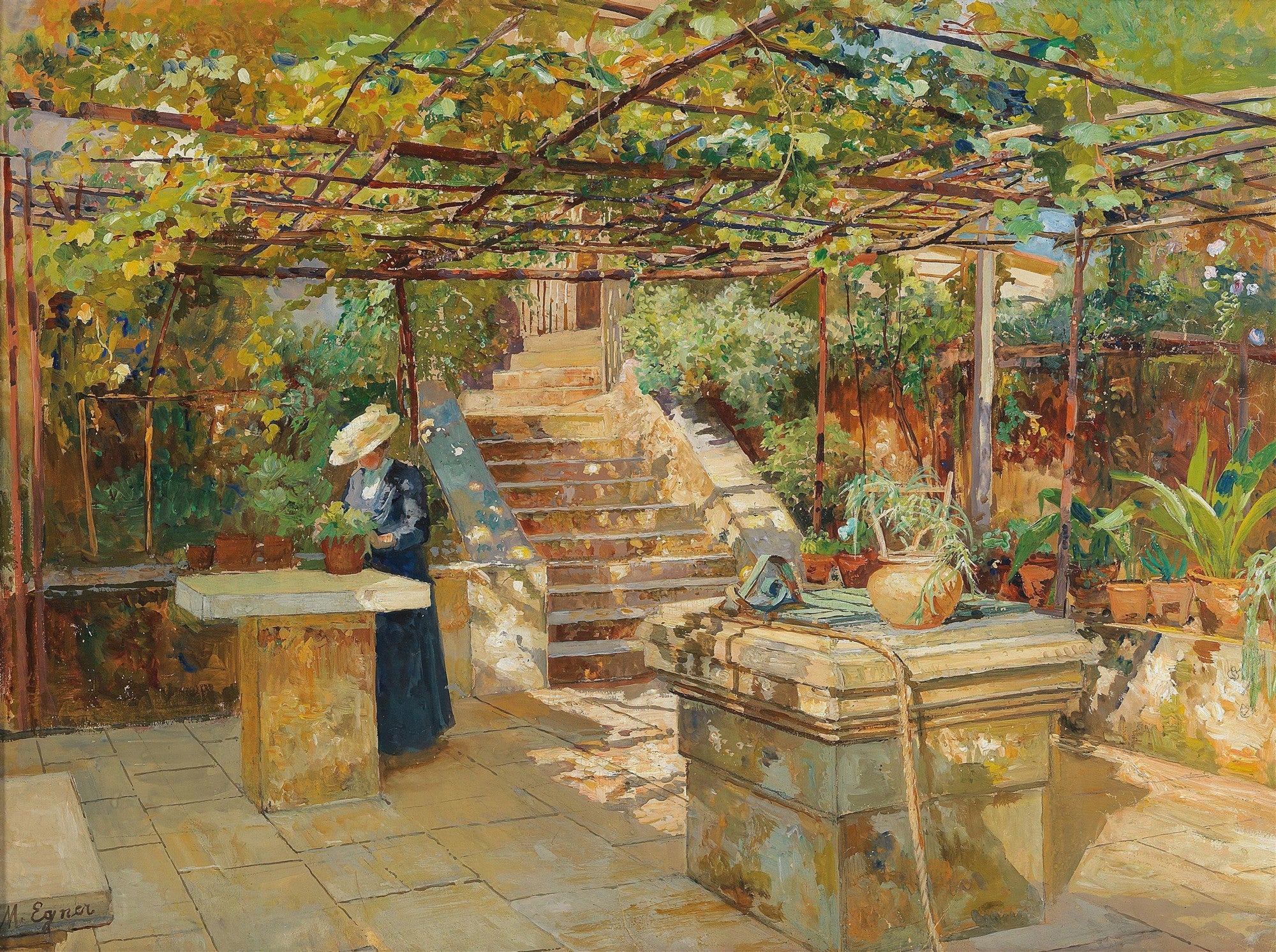 Quadro decorativo com pintura a óleo de Marie Egner, retratando uma mulher sob uma pérgola em um jardim ensolarado, cuidando de vasos de plantas. Escadas de pedra e vegetação exuberante ao fundo.