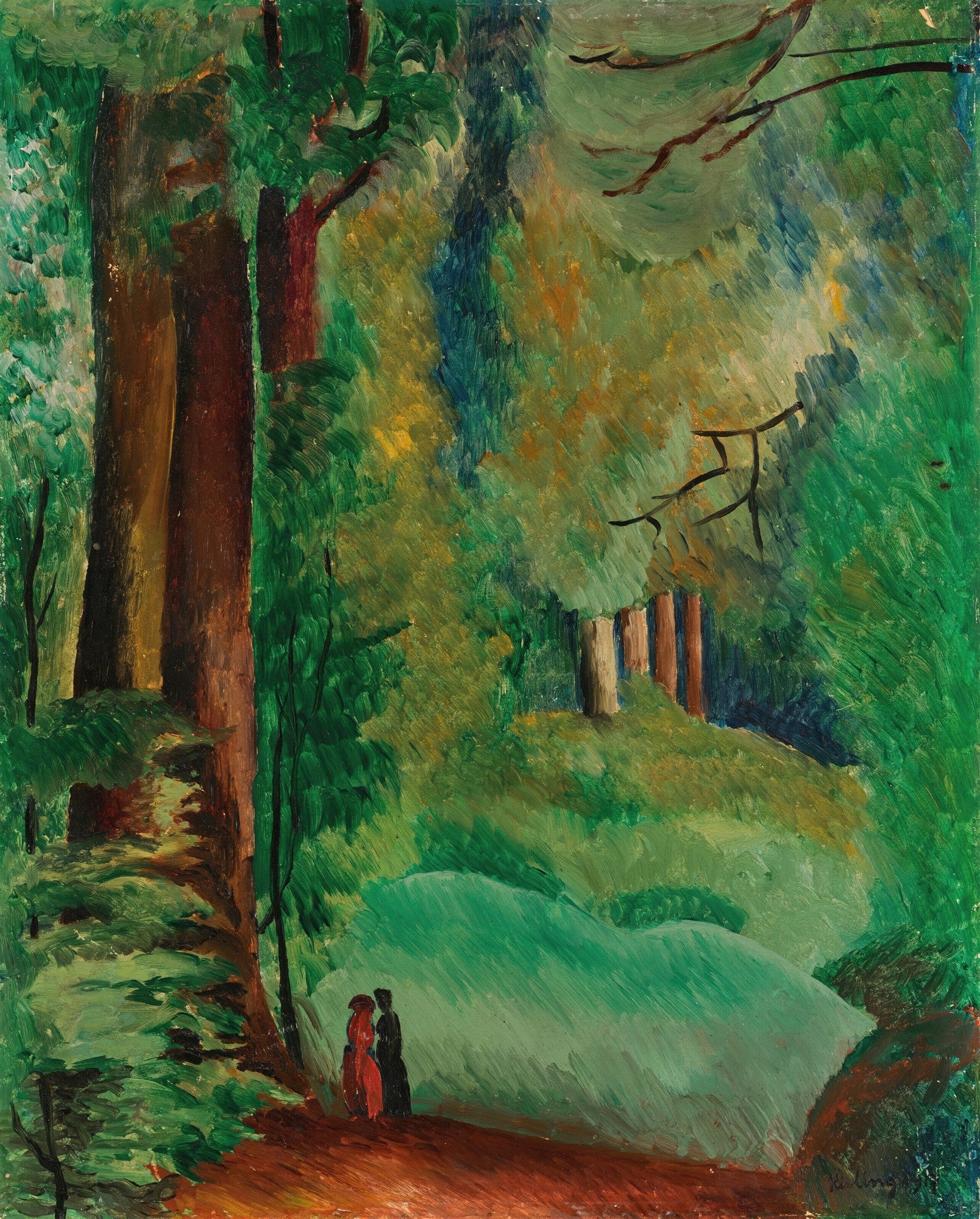 Pintura a óleo de Moïse Kisling, intitulada "Floresta com Figuras", exibindo uma paisagem florestal densa com tons predominantes de verde e marrom. Duas pequenas figuras escuras, possivelmente um casal, são visíveis no canto inferior esquerdo, em um caminho avermelhado. As árvores altas e a folhagem densa criam uma sensação de profundidade e mistério.