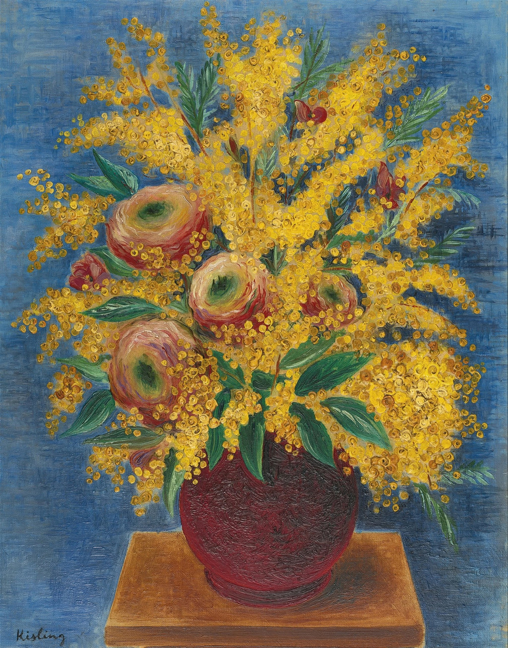 Quadro decorativo com um vaso de flores de Moïse Kisling, apresentando mimosas amarelas e rosas avermelhadas em um vaso marrom sobre um fundo azul.