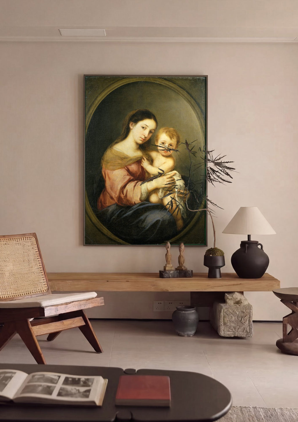 Quadro Decorativo A Virgem e o Menino - Murillo em ambiente decorado