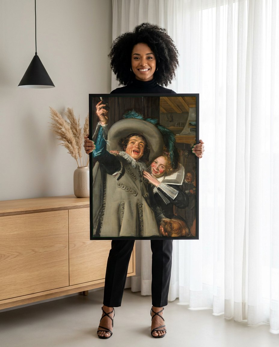 Quadro Decorativo 'Joyeux Compagnons' - Frans Hals | modelo apresentando o quadro emoldurado