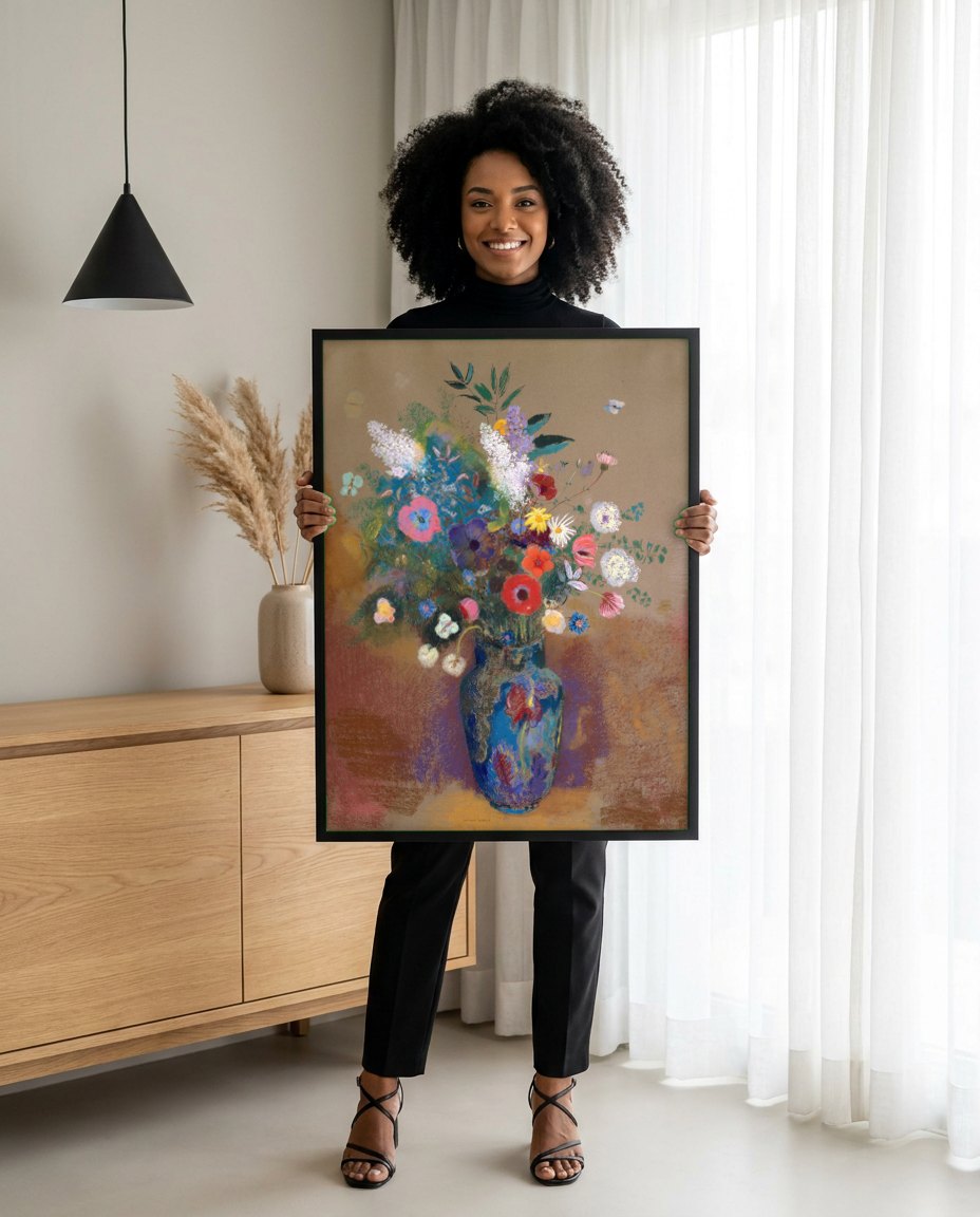 Quadro Decorativo Vaso de Flores - Odilon Redon | modelo apresentando o quadro emoldurado