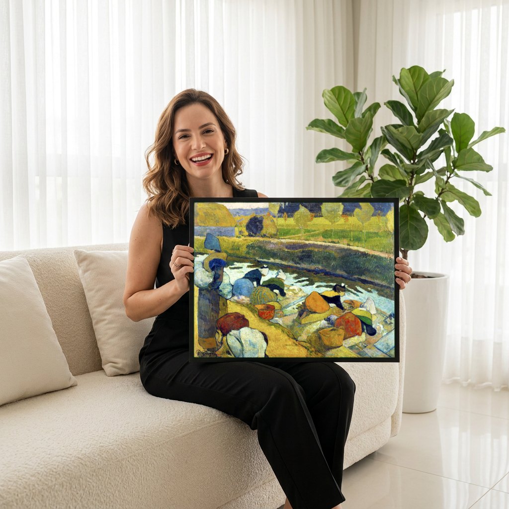 Quadro Decorativo As Lavadeiras - Gauguin | modelo apresentando o quadro emoldurado