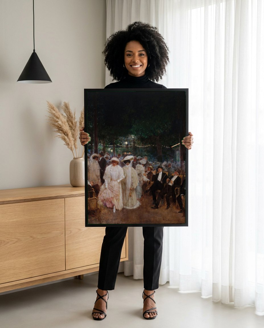 Quadro Decorativo A Noite em Paris - Jean Béraud | modelo apresentando o quadro emoldurado