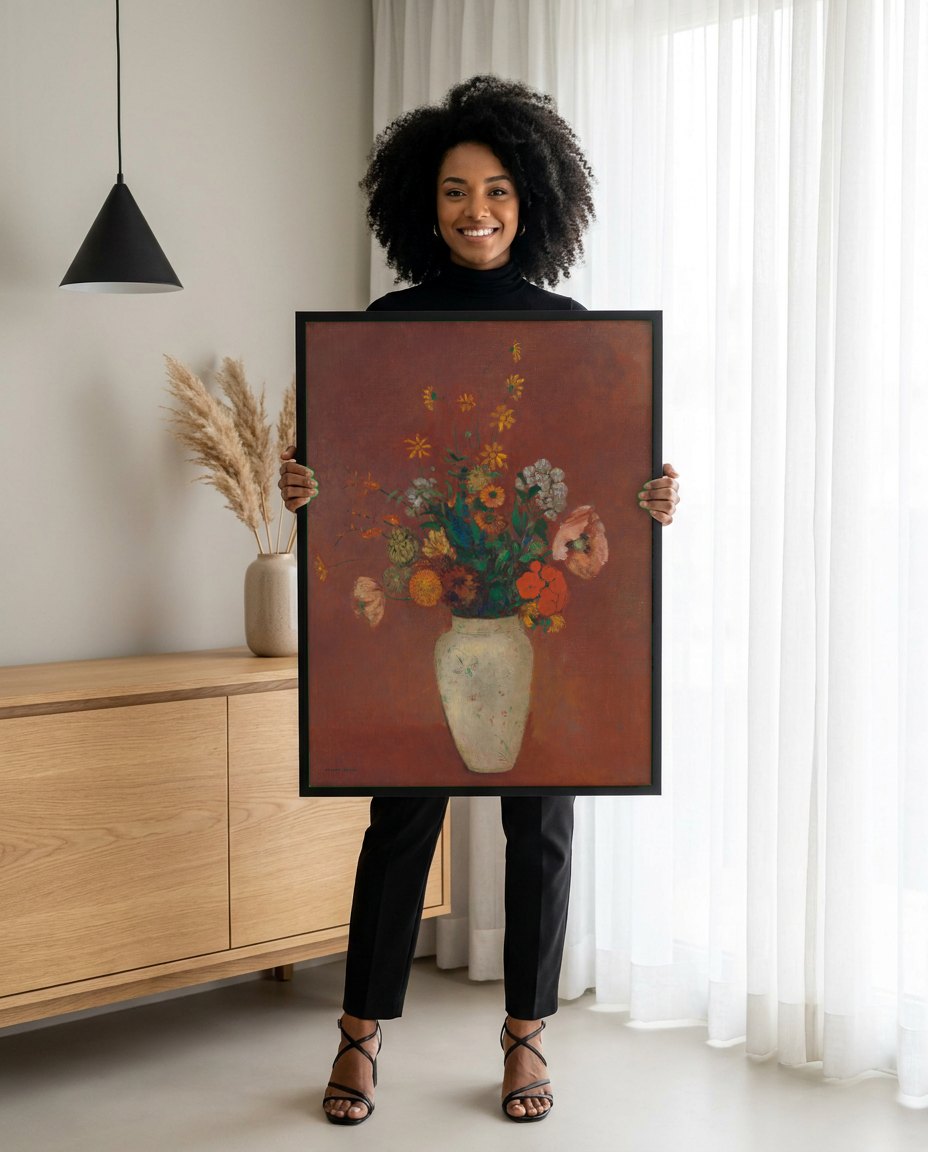 Quadro Decorativo Vaso de Flores - Odilon Redon | modelo apresentando o quadro emoldurado