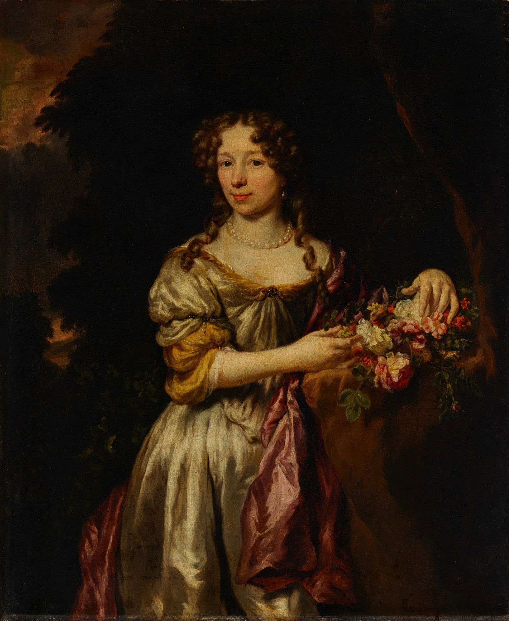Retrato feminino de Nicolaes Maes, mulher com colar de pérolas, vestido claro e flores em fundo escuro e dramático. Quadro decorativo em estilo barroco holandês.