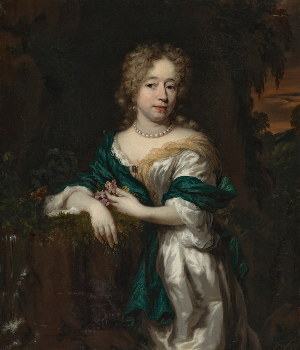 Quadro decorativo de retrato de uma dama do século XVII, com cabelos cacheados, colar de pérolas, vestindo um manto verde esmeralda e segurando flores rosadas. O fundo é escuro com paisagem sutil.