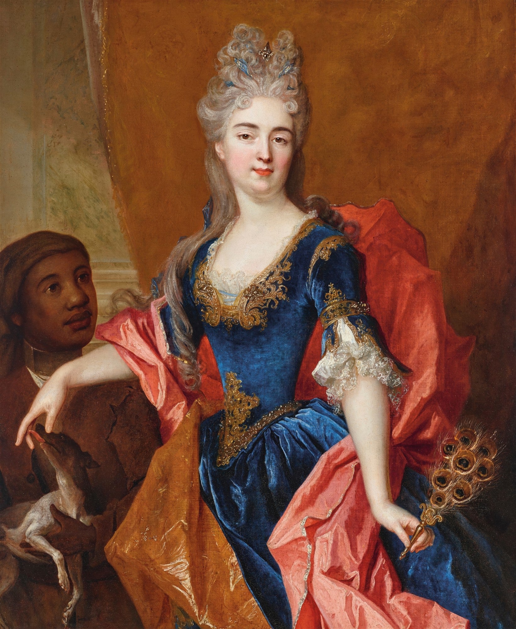 Pintura de Largillière: Dama em vestido azul, acompanhante e cachorro. Cores vibrantes e detalhes elegantes.