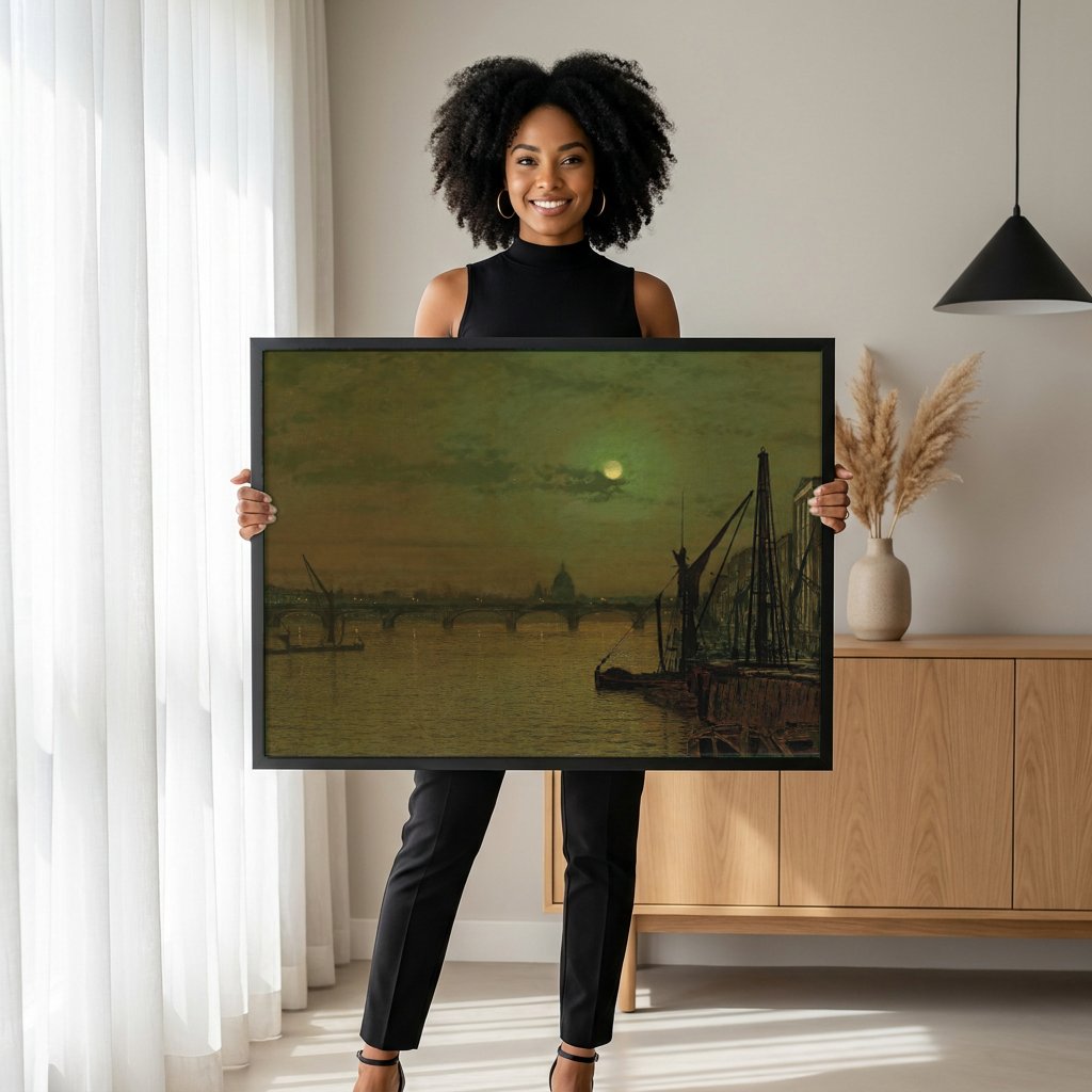 Quadro Decorativo 'Noite de Lua Cheia no Tâmisa' - Grimshaw com modelo em ambiente