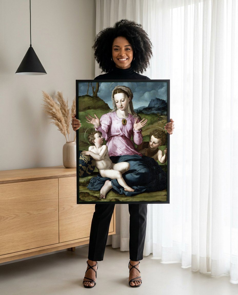 Quadro Decorativo A Virgem e o Menino com São João Batista - Bronzino | modelo apresentando o quadro emoldurado