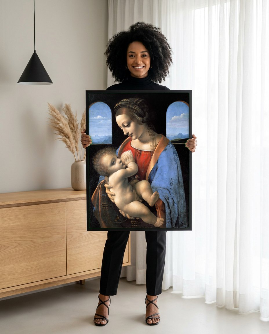Quadro Decorativo Madonna Litta - Leonardo Da Vinci | modelo apresentando o quadro emoldurado