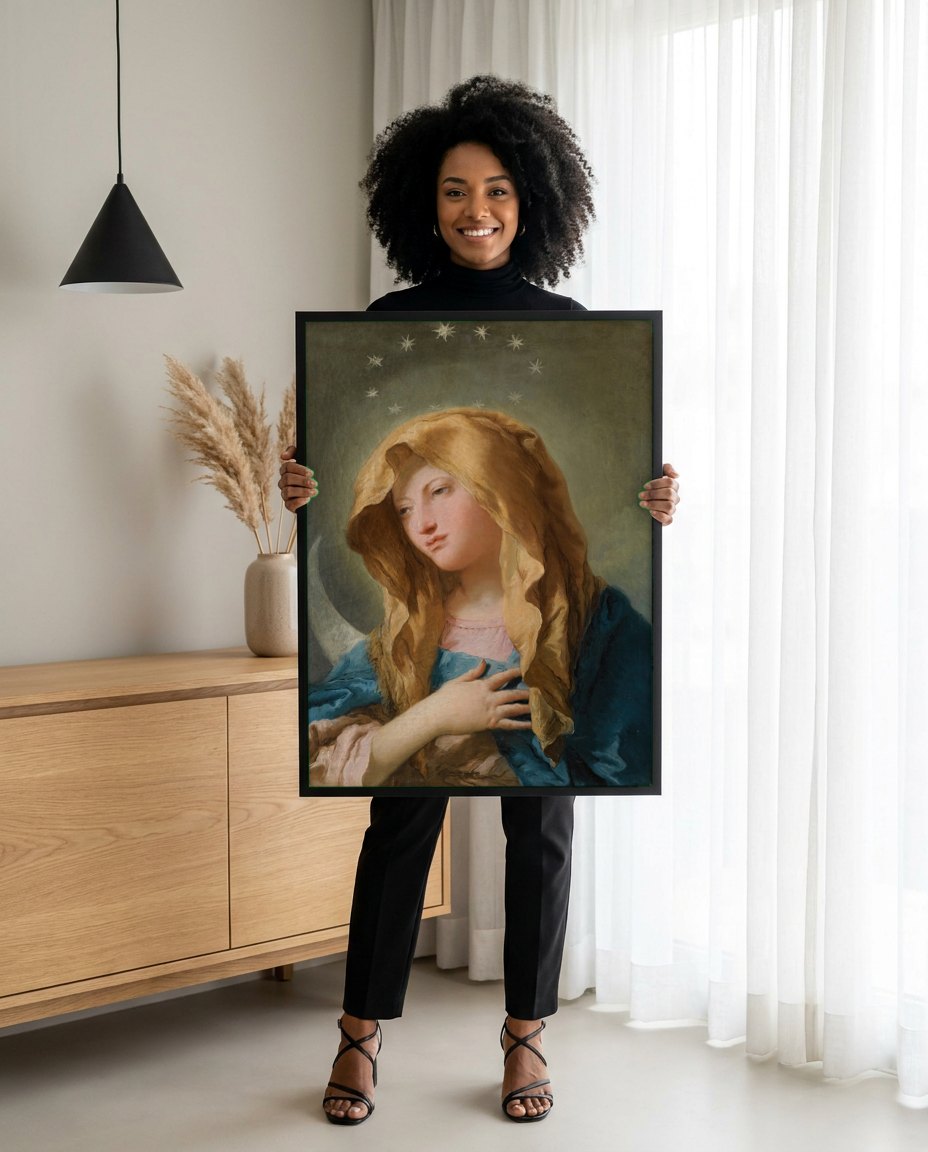 Quadro Decorativo Virgem Imaculada - Tiepolo | modelo apresentando o quadro emoldurado