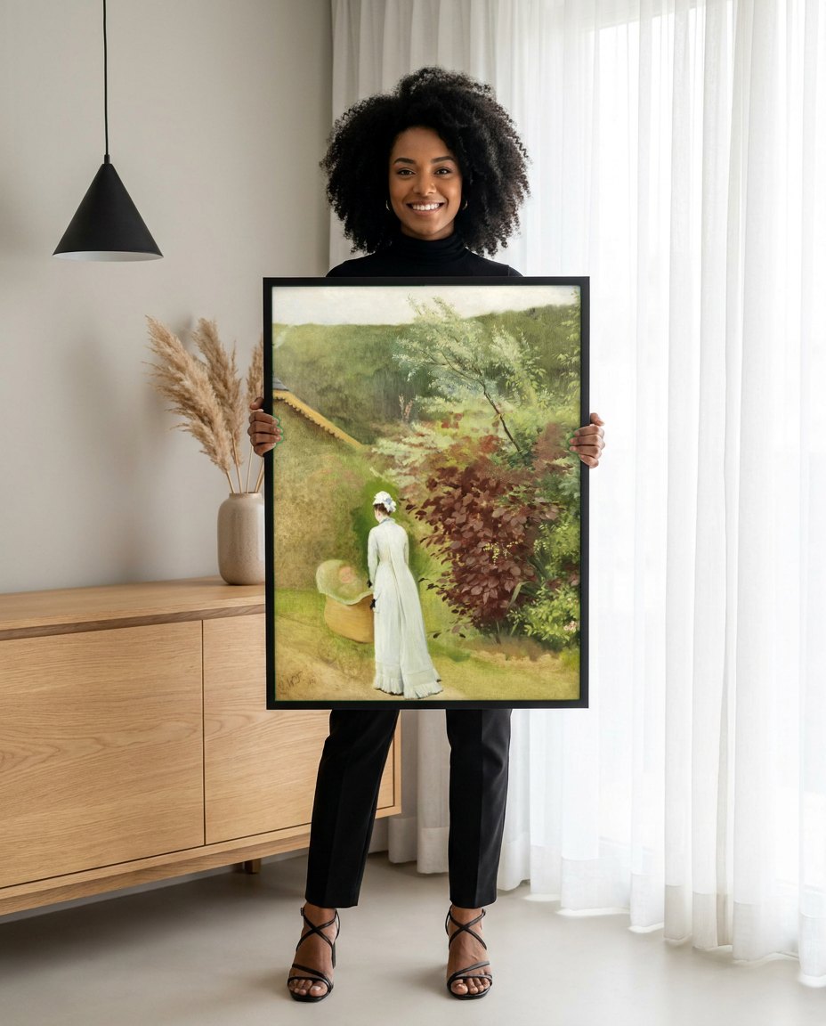 Quadro Decorativo Mãe e Bebê no Jardim - Olga Wisinger-Florian | modelo apresentando o quadro emoldurado