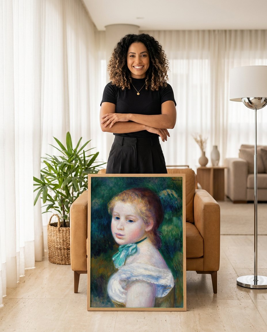 Quadro Decorativo Retrato de Menina - Renoir | modelo apresentando o quadro emoldurado