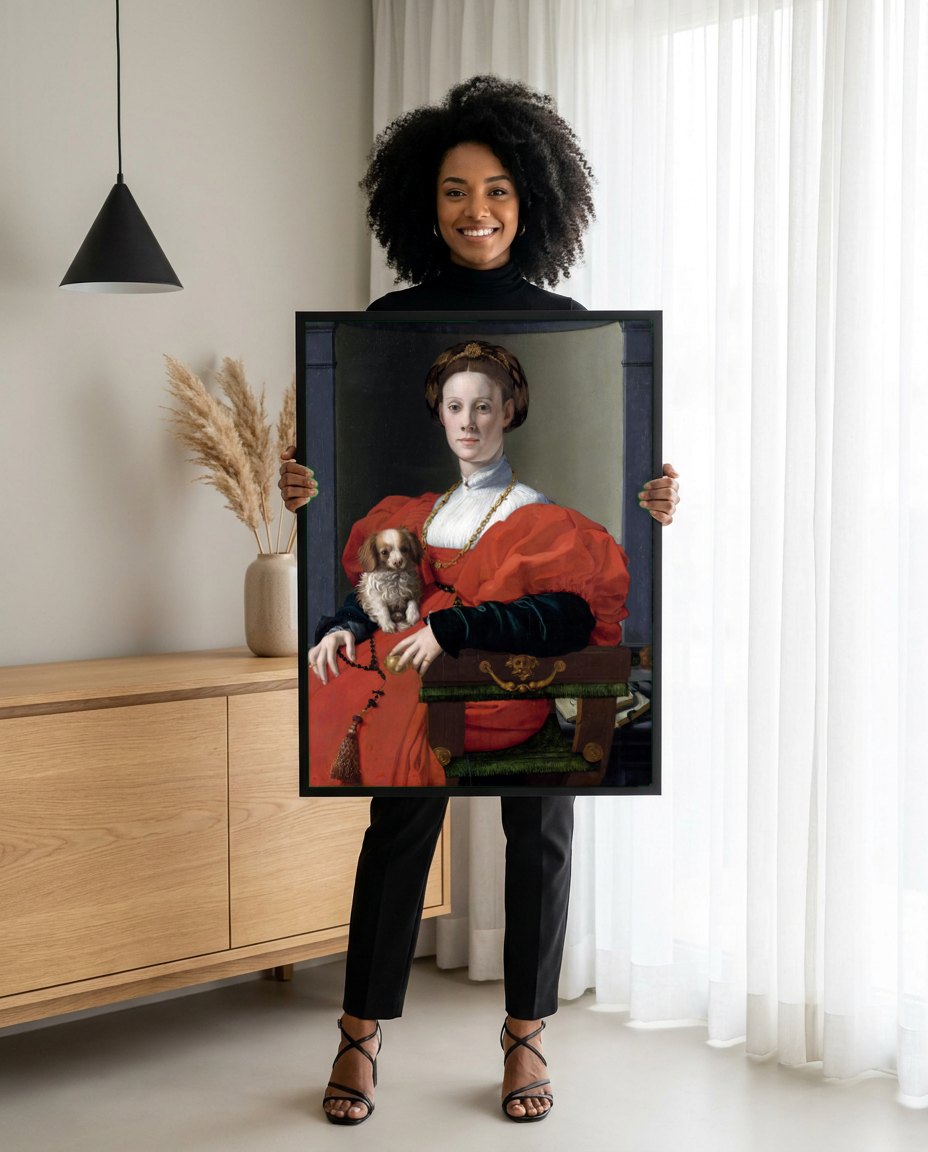 Quadro Decorativo 'Retrato de uma Dama com um Cãozinho' - Bronzino | modelo apresentando o quadro emoldurado
