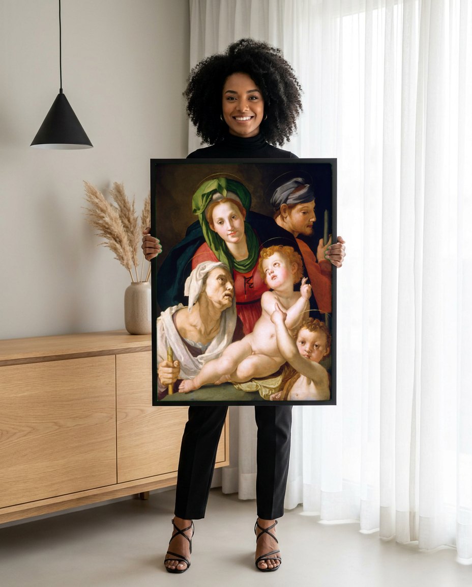 Quadro Decorativo A Sagrada Família (Madonna della Gatta) - Bronzino | modelo apresentando o quadro emoldurado