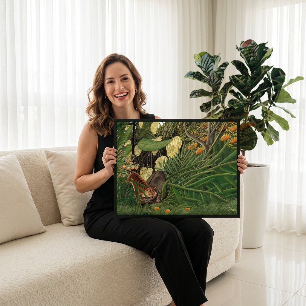 Quadro Decorativo A Luta do Tigre e do Boi - Henri Rousseau com modelo em ambiente