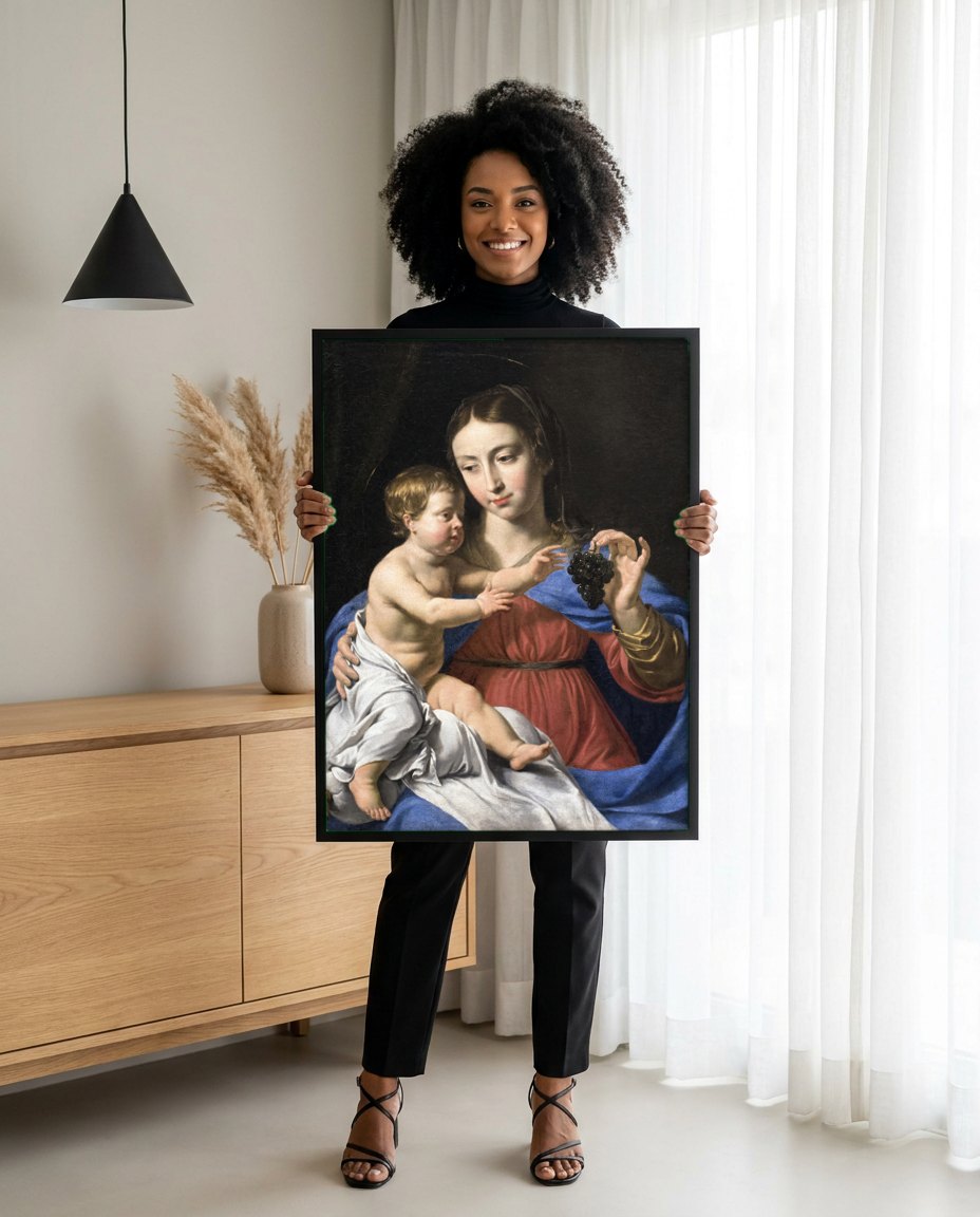 Quadro Decorativo A Virgem e o Menino com Uvas - Philippe de Champaigne | modelo apresentando o quadro emoldurado
