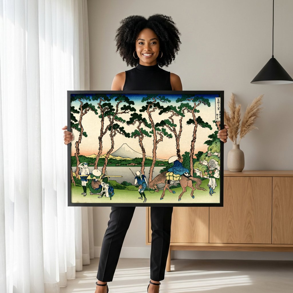 Quadro Decorativo A Estrada de Tokaido em Ejiri - Hokusai com modelo em ambiente