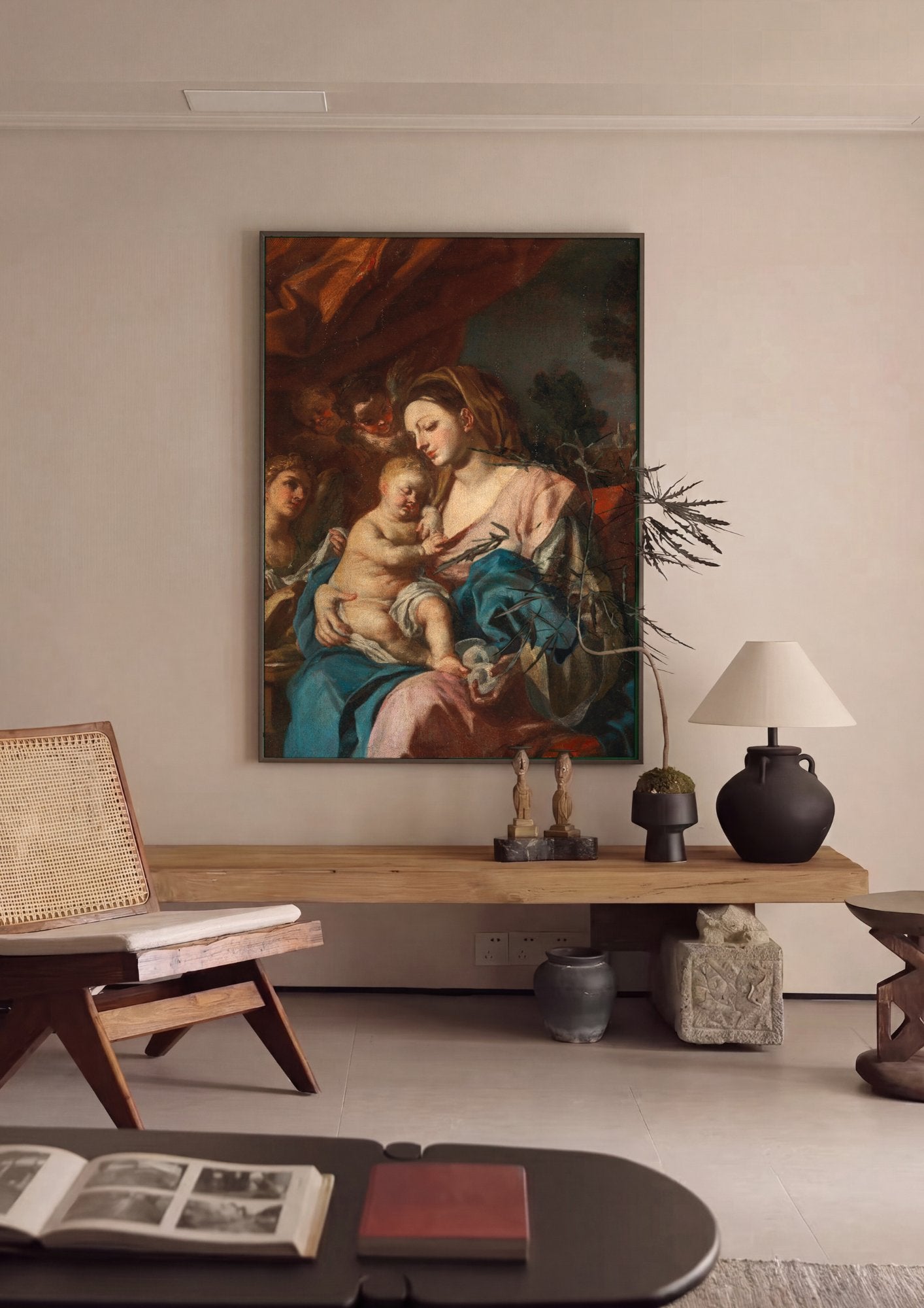 Quadro Decorativo Madona com o Menino e Anjos - Solimena em ambiente decorado