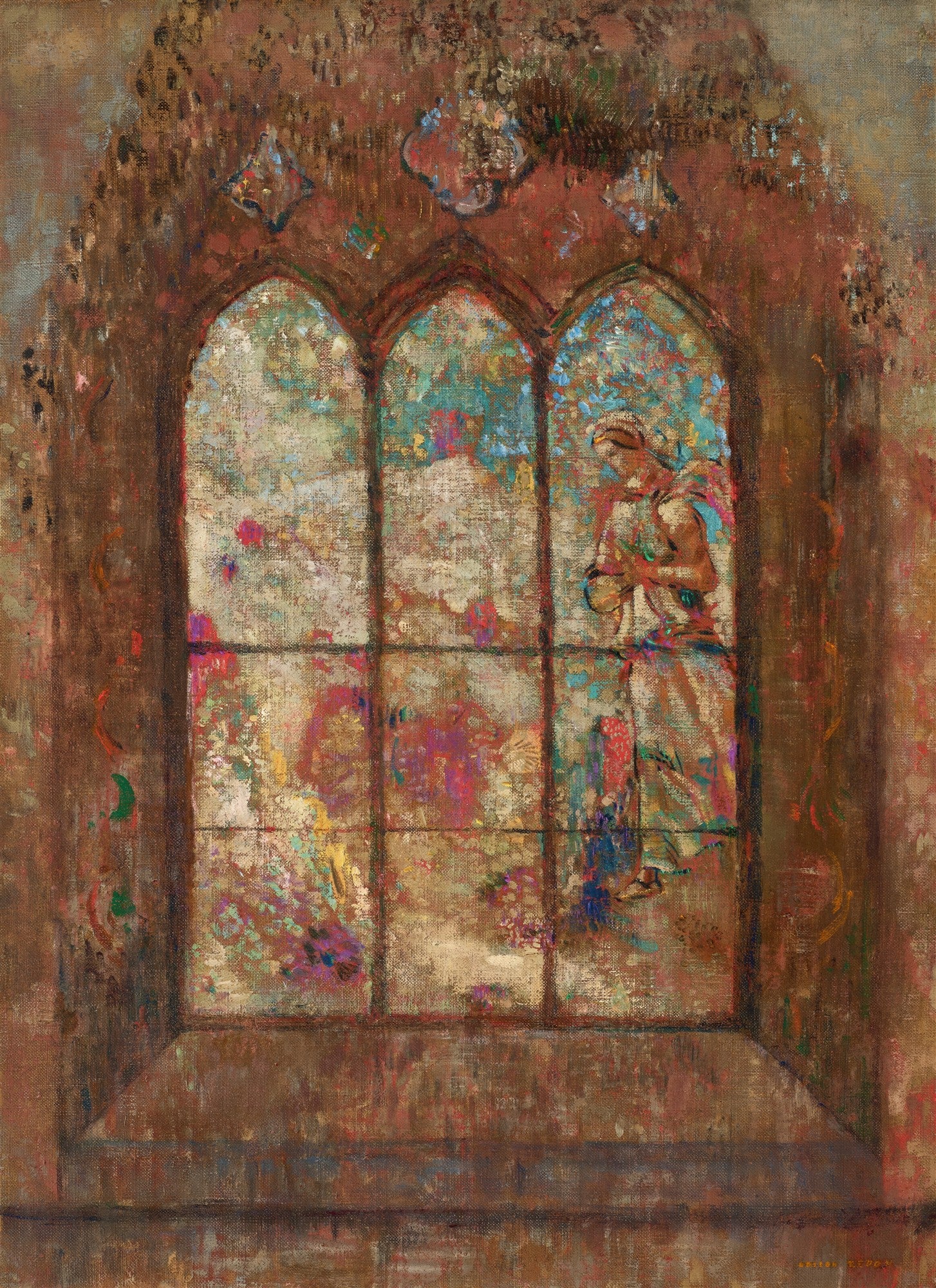 Quadro decorativo mostrando uma janela gótica com arcos pontiagudos. Os vitrais coloridos exibem figuras etéreas e abstratas em tons de azul, verde, rosa e dourado, com uma moldura de pedra em tons terrosos e avermelhados, com textura de pátina e musgo. A luz filtrada pelos vitrais cria um efeito onírico.