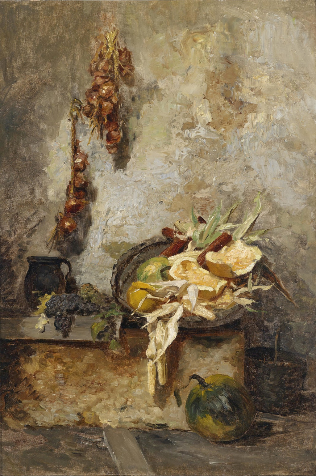 Pintura a óleo de natureza-morta de Olga Wisinger-Florian, com cebolas penduradas, frutas cítricas em uma travessa, uvas e uma abóbora no chão, com fundo texturizado.