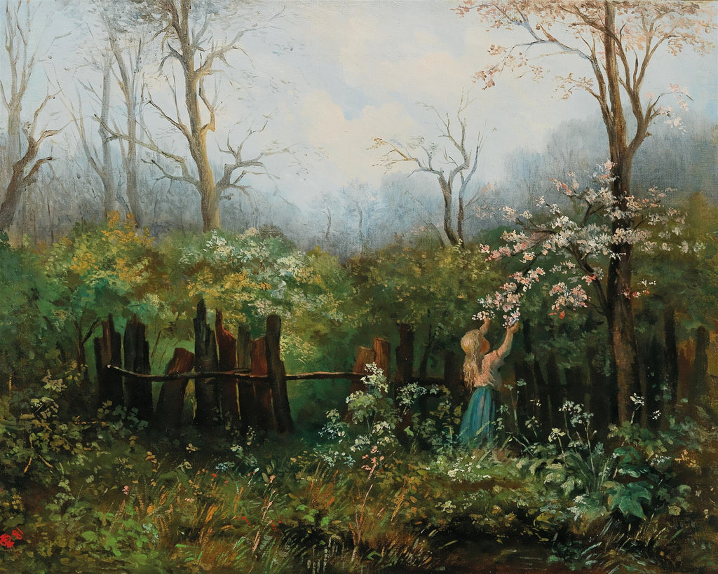 Pintura de paisagem com uma mulher de vestido azul e cabelos loiros, de costas, colhendo flores rosadas de uma árvore em um bosque com cerca de madeira e folhagem verde-escura, sob um céu claro e cinzento. Obra de Olga Wisinger-Florian.