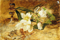 Pintura a óleo de Olga Wisinger-Florian com flores brancas e folhas verdes em primeiro plano, sobre um fundo dourado e texturizado. A pincelada é visível e expressiva, com detalhes de uma assinatura no canto inferior direito. A obra tem uma atmosfera luminosa e vibrante.