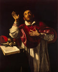 Pintura barroca de São Carlos Borromeu olhando para cima com as mãos levantadas, vestindo trajes clericais vermelhos e brancos, com um halo sutil, sobre um fundo escuro. Um livro e objetos religiosos estão em uma mesa ao lado.