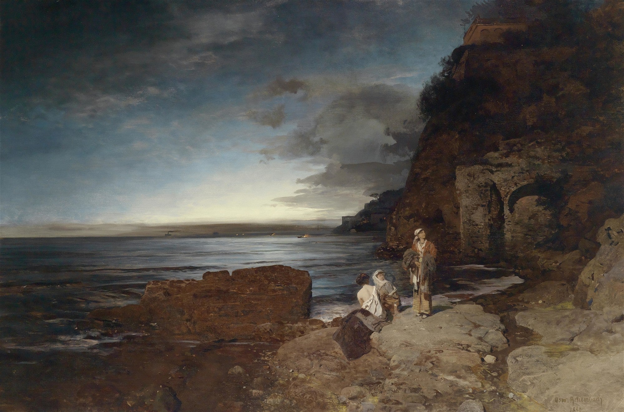Quadro decorativo mostrando uma cena costeira ao entardecer ou noite, com o mar agitado, rochas, um penhasco e figuras humanas observando o horizonte sob um céu nublado, em tons de azul, cinza e marrom. Obra de Oswald Achenbach.