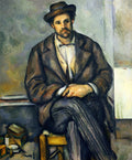 Retrato a óleo de um homem sentado, com chapéu e terno marrom, pintado por Paul Cézanne. O homem tem barba e bigode, e suas mãos estão cruzadas no colo. O fundo é abstrato em tons de verde e cinza.