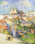 Quadro decorativo mostrando um vilarejo europeu com um campanário proeminente no centro, em estilo pós-impressionista de Paul Cézanne, com casas de telhados alaranjados e paredes claras, em uma encosta verde sob um céu azul claro com nuvens.