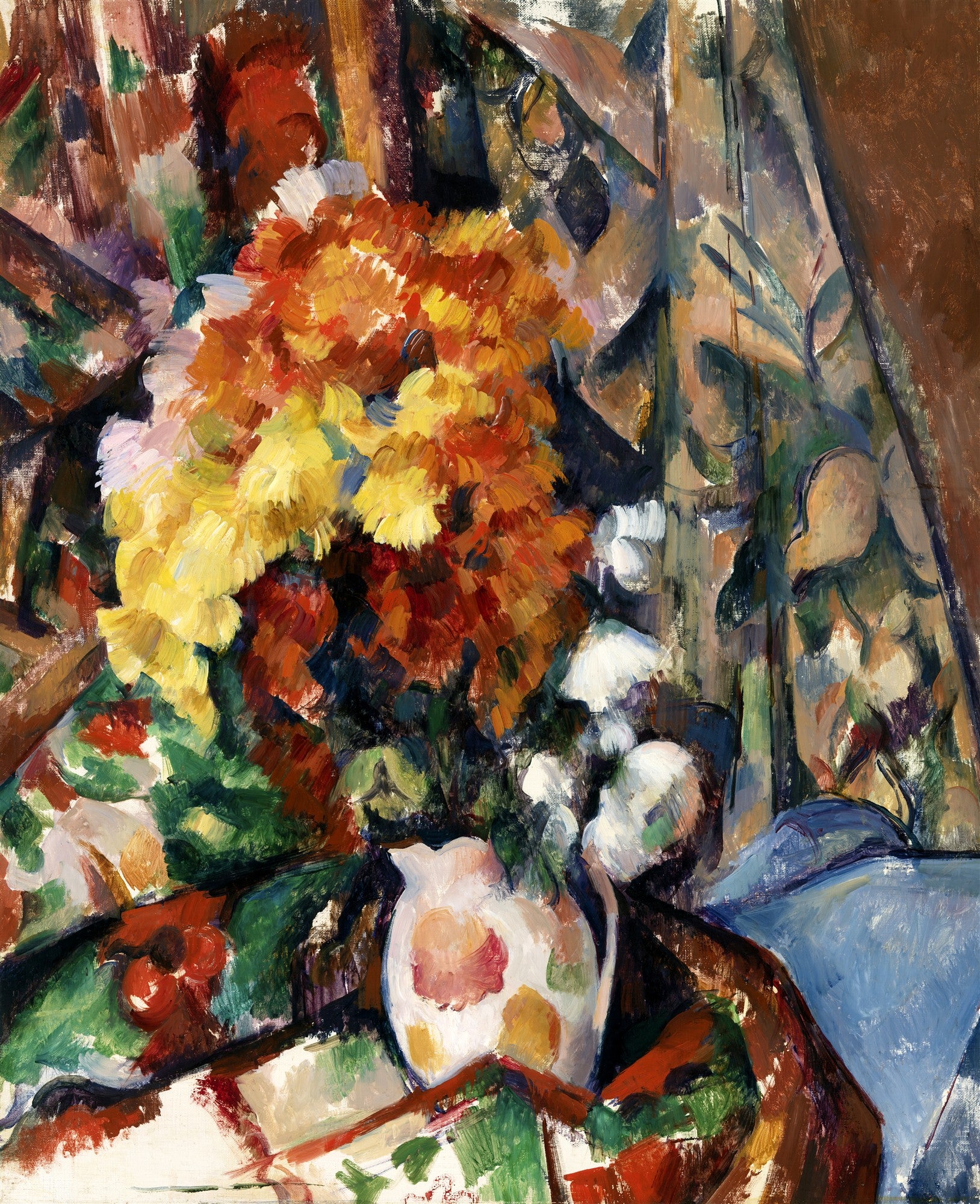 Quadro decorativo "Cesto de Frutas e Flores" de Paul Cézanne, apresentando um arranjo floral colorido e uma jarra sobre uma mesa com tecidos, em estilo pós-impressionista com pinceladas marcadas.