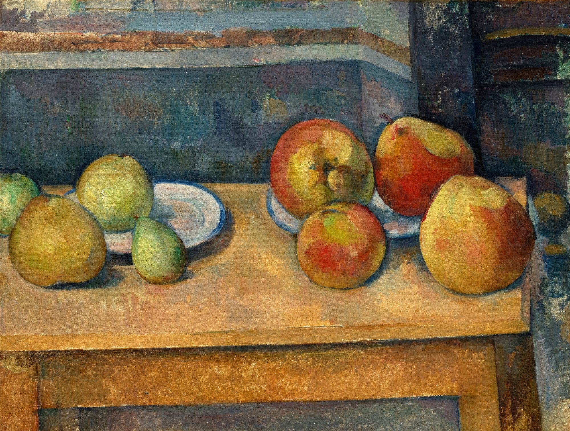 Uma pintura a óleo de Paul Cézanne, 'Natureza-Morta com Maçãs e Peras', mostrando frutas vibrantes em tons de vermelho, amarelo e verde dispostas sobre uma mesa de madeira. Duas maçãs e uma pera estão em um prato branco com borda azul à esquerda, enquanto outras frutas estão espalhadas na superfície da mesa, algumas em outros pratos. O fundo é escuro e abstrato, com tons de azul e marrom.