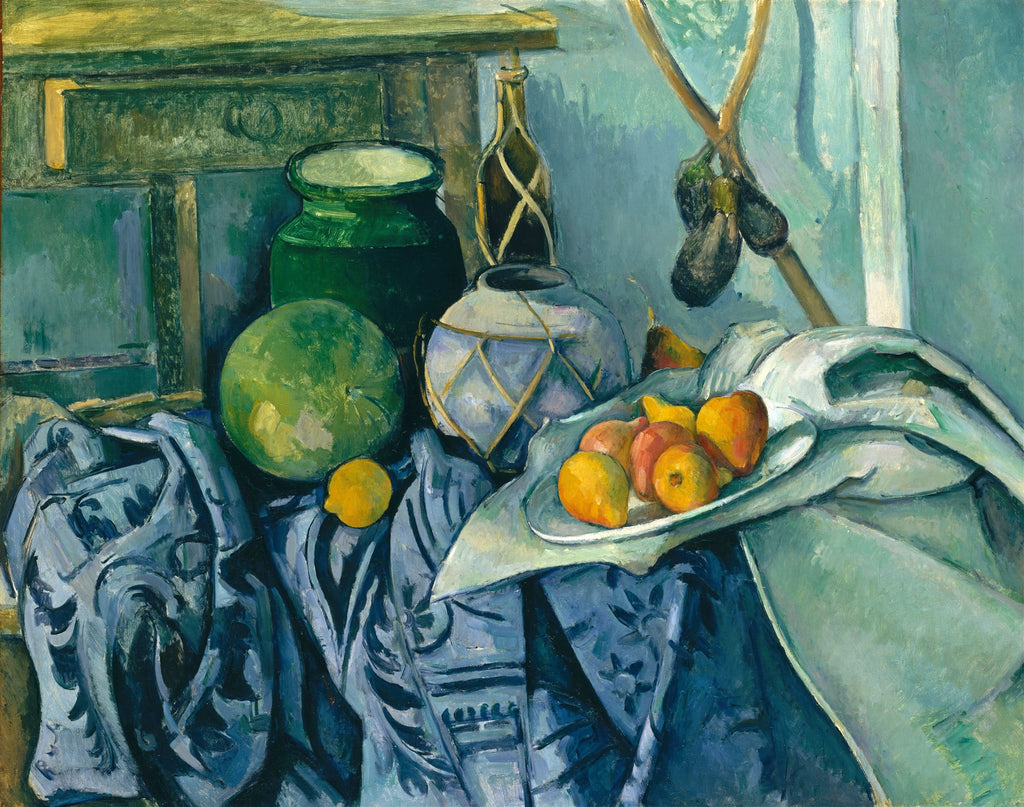 Natureza-morta de Paul Cézanne com melancia verde, peras, garrafa e jarros em uma mesa com toalha azul-escura