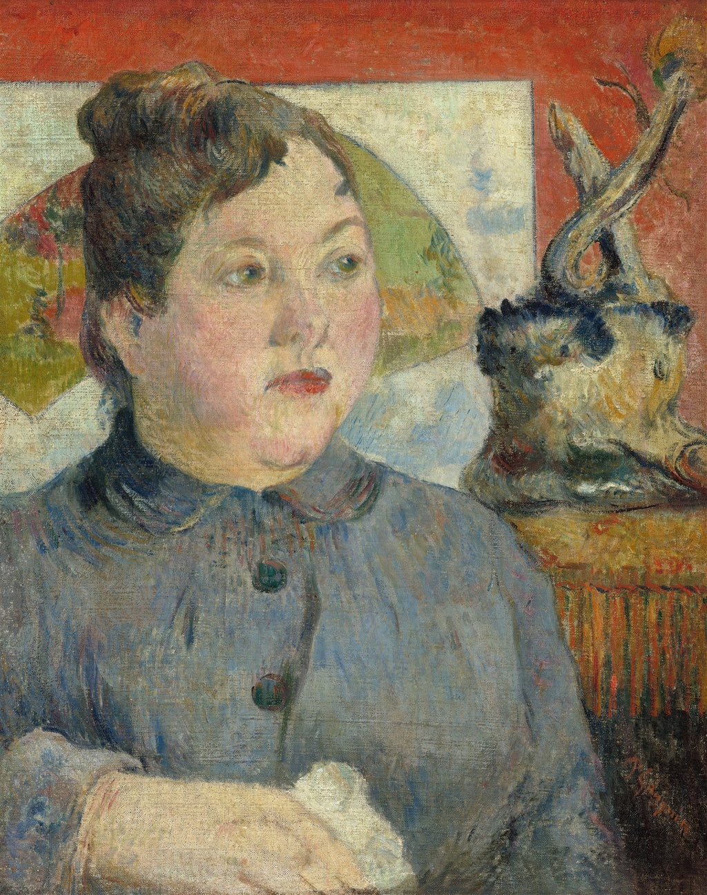 Retrato de uma mulher com feições suaves e olhar pensativo, vestindo uma blusa azul-acinzentada, atribuído a Paul Gauguin. Fundo com tons de vermelho e detalhes abstratos. Obra de arte pós-impressionista.