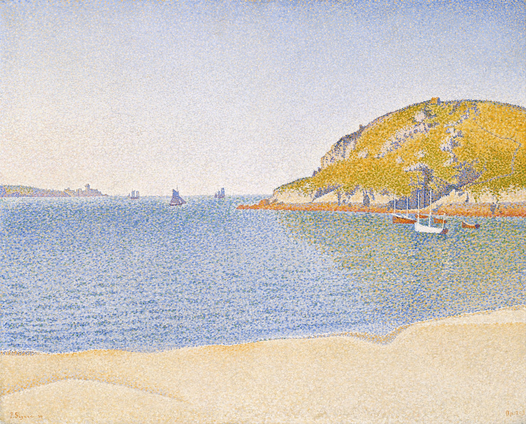 Quadro decorativo do Porto de Saint-Cast, pintura pontilhista de Paul Signac, mostrando uma paisagem marítima com barcos em um mar azul e uma colina dourada ao fundo, com uma faixa de areia clara em primeiro plano.