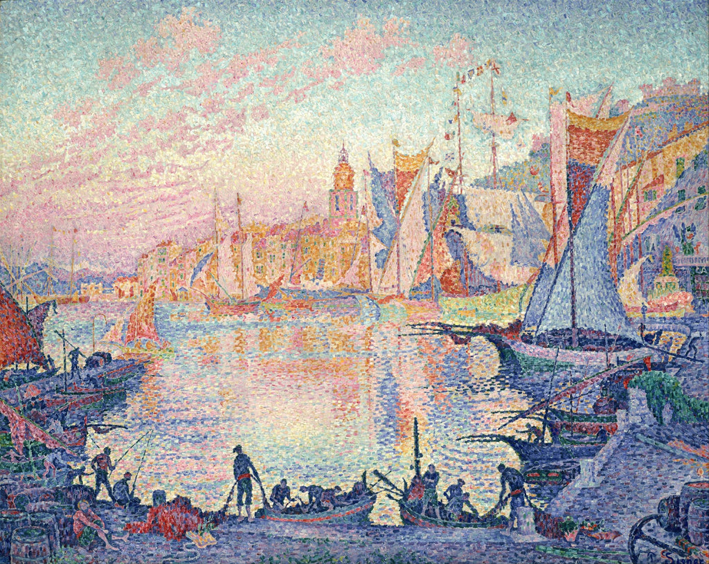 Pintura pontilhista de Paul Signac retratando um porto ao pôr do sol, com barcos a vela e figuras humanas nas docas, em tons de rosa, azul e dourado. A imagem mostra o Porto de Saint-Tropez.