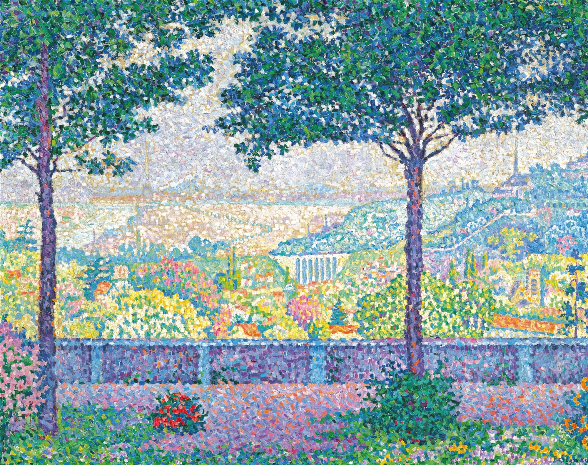 Quadro decorativo paisagem pontilhista de Paul Signac, com árvores verdes em primeiro plano e uma cidade colorida ao fundo sob um céu claro. As cores são vibrantes e aplicadas em pequenos pontos.
