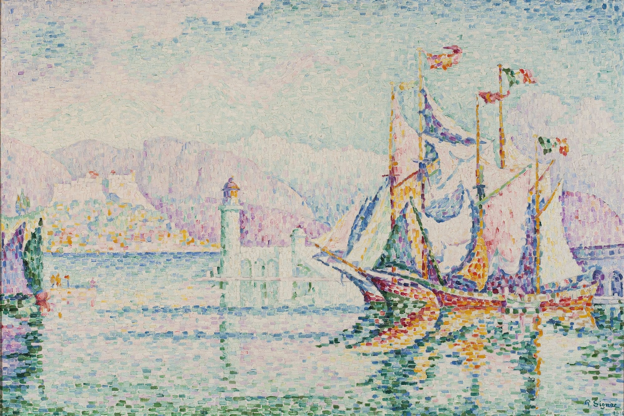 Quadro decorativo de Paul Signac, estilo pontilhista, representando um porto com um barco à vela e um farol, com montanhas ao fundo e um céu azul claro. As cores são vibrantes e pontilhadas, criando um efeito luminoso.