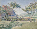 Quadro decorativo paisagem rural estilo pontilhista, com casa rústica, cerca de madeira e árvores frondosas sob um céu azul claro, atribuído a Paul Signac.