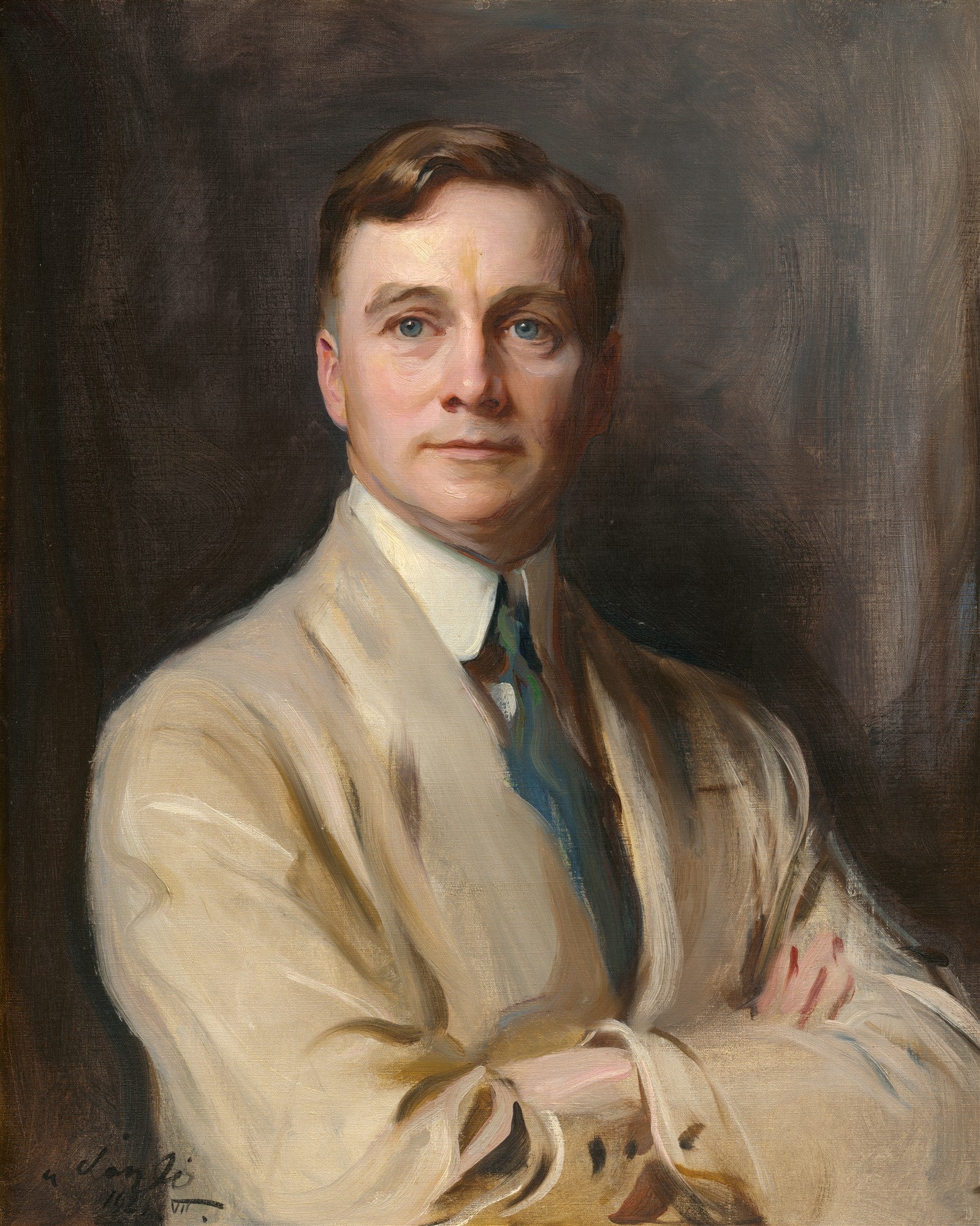 Retrato de um jovem cavalheiro de cabelos castanhos, olhos azuis e expressão séria, vestindo um casaco claro e gravata, atribuído a Philip Alexius de László.