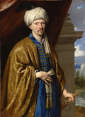 Retrato de um homem com bigode, vestindo um turbante branco e uma túnica dourada com detalhes em azul, segurando uma adaga. Ao fundo, uma coluna e paisagem.